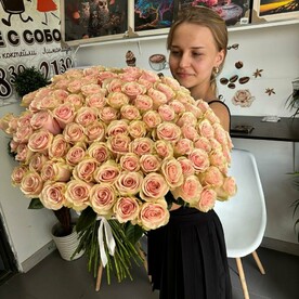 Роскошный букет из 101 нежно-розовой Эквадорской розы 60см от 2name Flowers