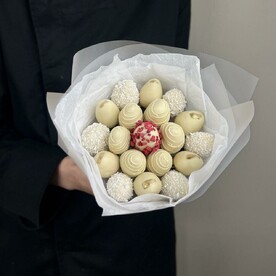 Букет на 19 ягод в шоколаде White