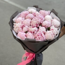 Скромная улыбка