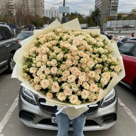 Букет из кустовых роз