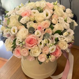 Цветы в шляпной коробке