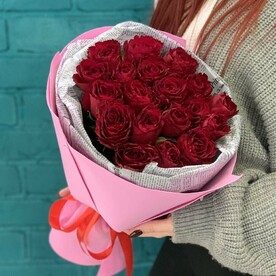 Букет из 19 красных роз