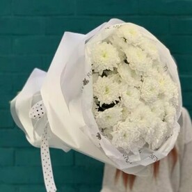 Букет из 7 белых хризантем