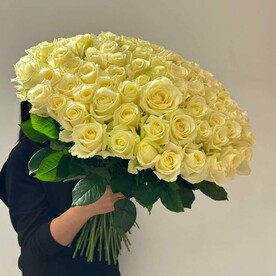 101 белая роза 60 см