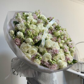 Кустовые розы мисс бомбастик и эустома