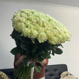 101 белая роза 80см