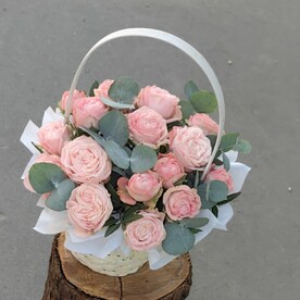 Роза кустовая, Эвкалипт, Корзина плетеная, Пиафлор, Тишью