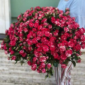 Букет из кустовых роз