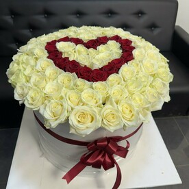 Коробка с сердцем из роз 101
