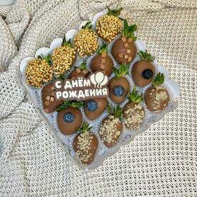 Набор клубники в шоколаде «С днем рождения»