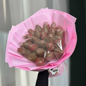 Букет из клубники в шоколаде 27 ягод