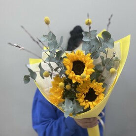 Букет с подсолнухами