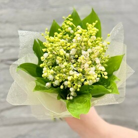 Букет комплимент из весенних ландышей. Букет для девушки