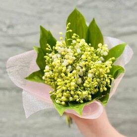 Душистые ландыши. Букет ландышей в розовой упаковке