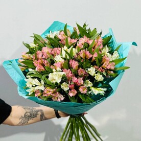 Большой букет из 25 гигантских эквадорских альстромерий 80 см