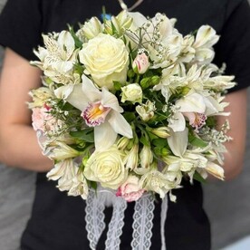Свадебный букет невесты. Букет на свадьбу. Альстромерия, роза кустовая, роза эквадор, орхидея