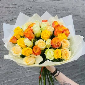 Пышный букет из 35 кенийских роз микс. Розы Кения
