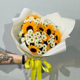 Яркие подсолнухи и нежные сантини