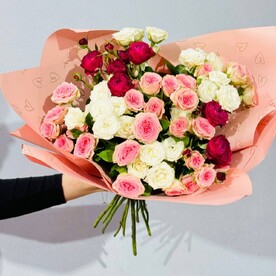 Кустовые розы для любимой девушки