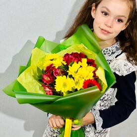 Букет цветов любимому учителю. Альстромерия, герберы, хризантема, роза кустовая
