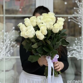 Букет из 15 изысканные белые  розы