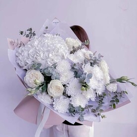 Гортензия, Хризантема кустовая, Роза аваланч, Эвкалипт, Авторская упаковка