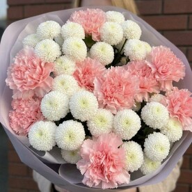 Букет из необычной хризантемы и диантусов🌺