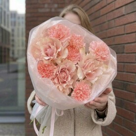 Розовый букет из французских роз и диантусов🌸