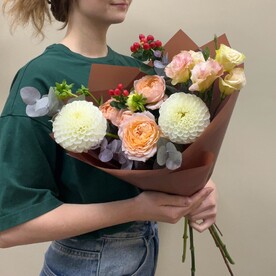 Осенний букет с георгинами