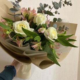 Альстромерия, Роза, Эвкалипт, Дизайнерская упаковка