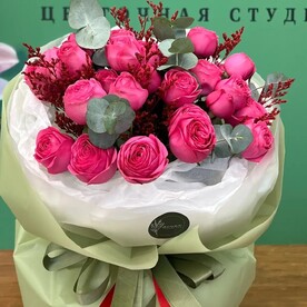 Моно-букет из кустовых роз