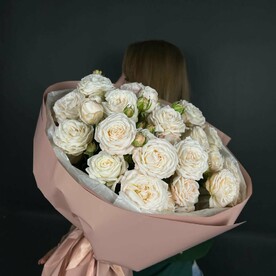«Цветущая милость» моно из кустовых пионовидных роз