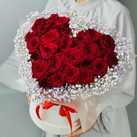 Сердце из Роз в Коробке «Магия Любви»