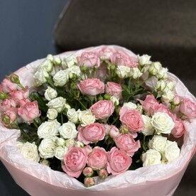 Букет из кустовых роз