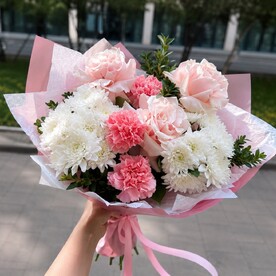 Роза французская, Диантус, Хризантема кустовая, Фисташка, Дизайнерская упаковка