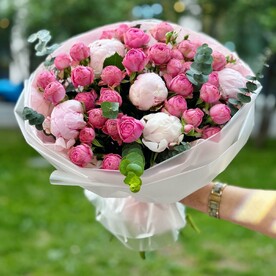Роза кустовая, Пион, Эвкалипт, Дизайнерская упаковка