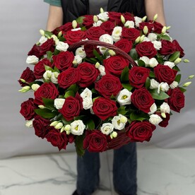 Букет розы в корзине