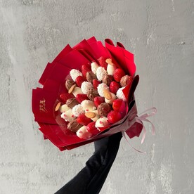 Клубничный букет «Amore»