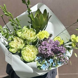 Букет микс с сиренью и розами вегги