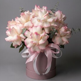 Коробка из роз «Жемчужная коробка двух сердец»