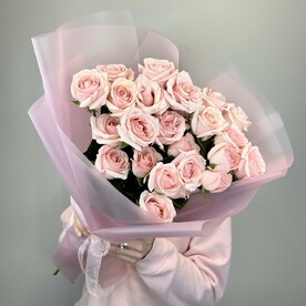 7 розовых кустовых роз