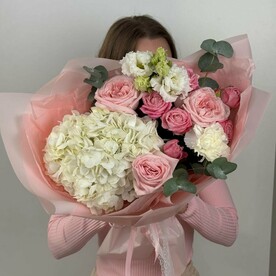Роза вайт охара, Писташ, Эвкалипт, Гортензия, Лизиантус Эустома, Диантус, Роза леди бомбастик, Стильная упаковка