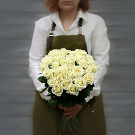 Букет из 61 белой розы