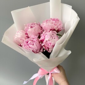 Букет из 5 пионов