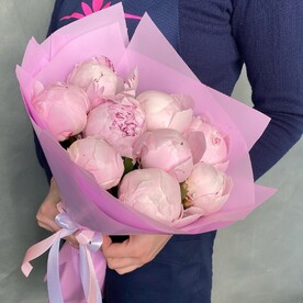 Букет из 9 пионов Гардения