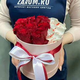 Розовая Коробка с розами и Рафаэлло