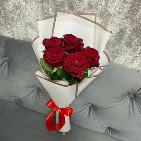 Букет из 5 красных роз