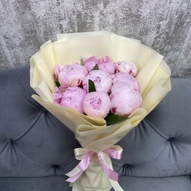 Букет из 9 розовых пионов