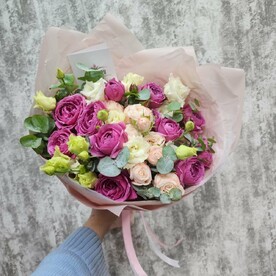 Микс из пионовидных роз и эустом