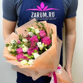 Микс из пионовидных роз Мисти Баблз и эустом